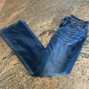 Shyanne Size 31 Medium Wash with pocket design 33" inseam